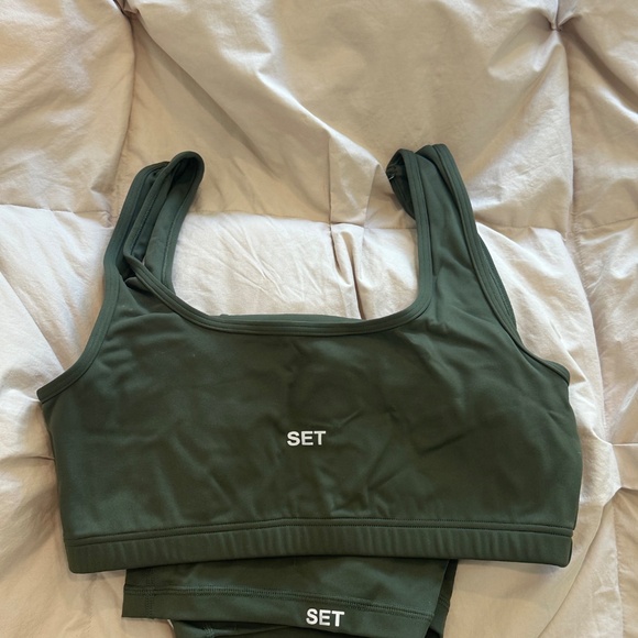 Set Active Matching Set in Forrest Green 🌿 - Picture 2 of 2